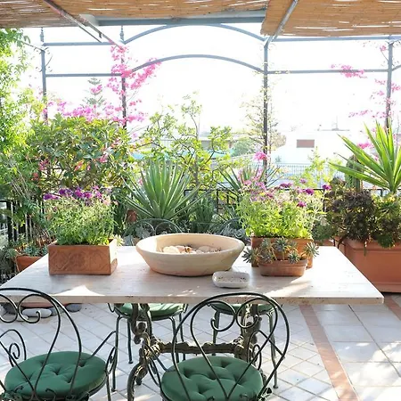 Terrazza Pavone آتْشّي كاستيلّو