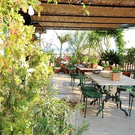 Terrazza Pavone شقة آتْشّي كاستيلّو